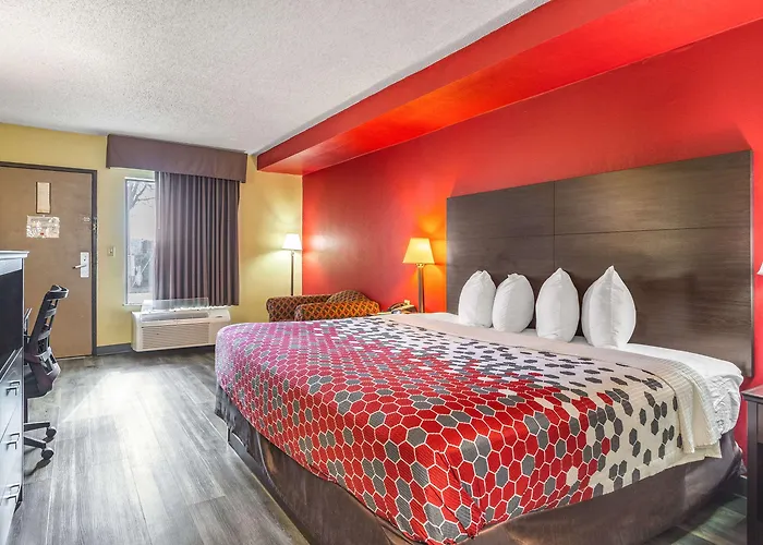 Econo Lodge&Suites Clarksville