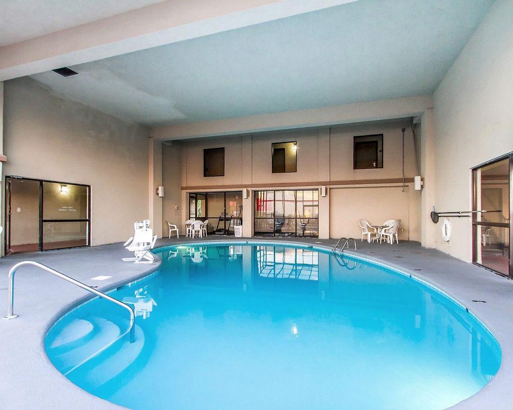 Econo Lodge&suites Motel Clarksville