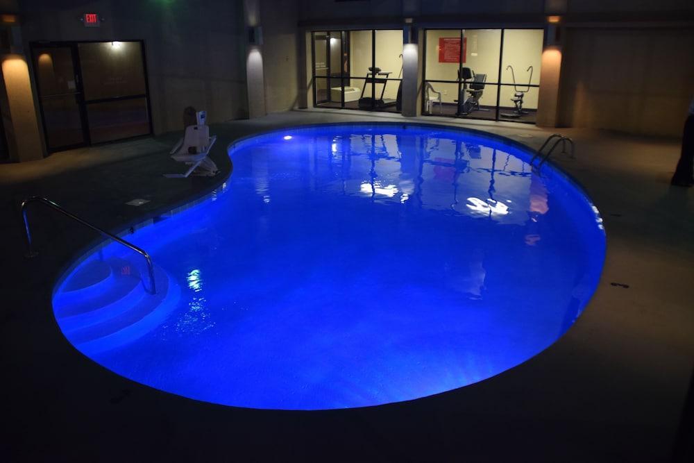 Econo Lodge&suites 3*