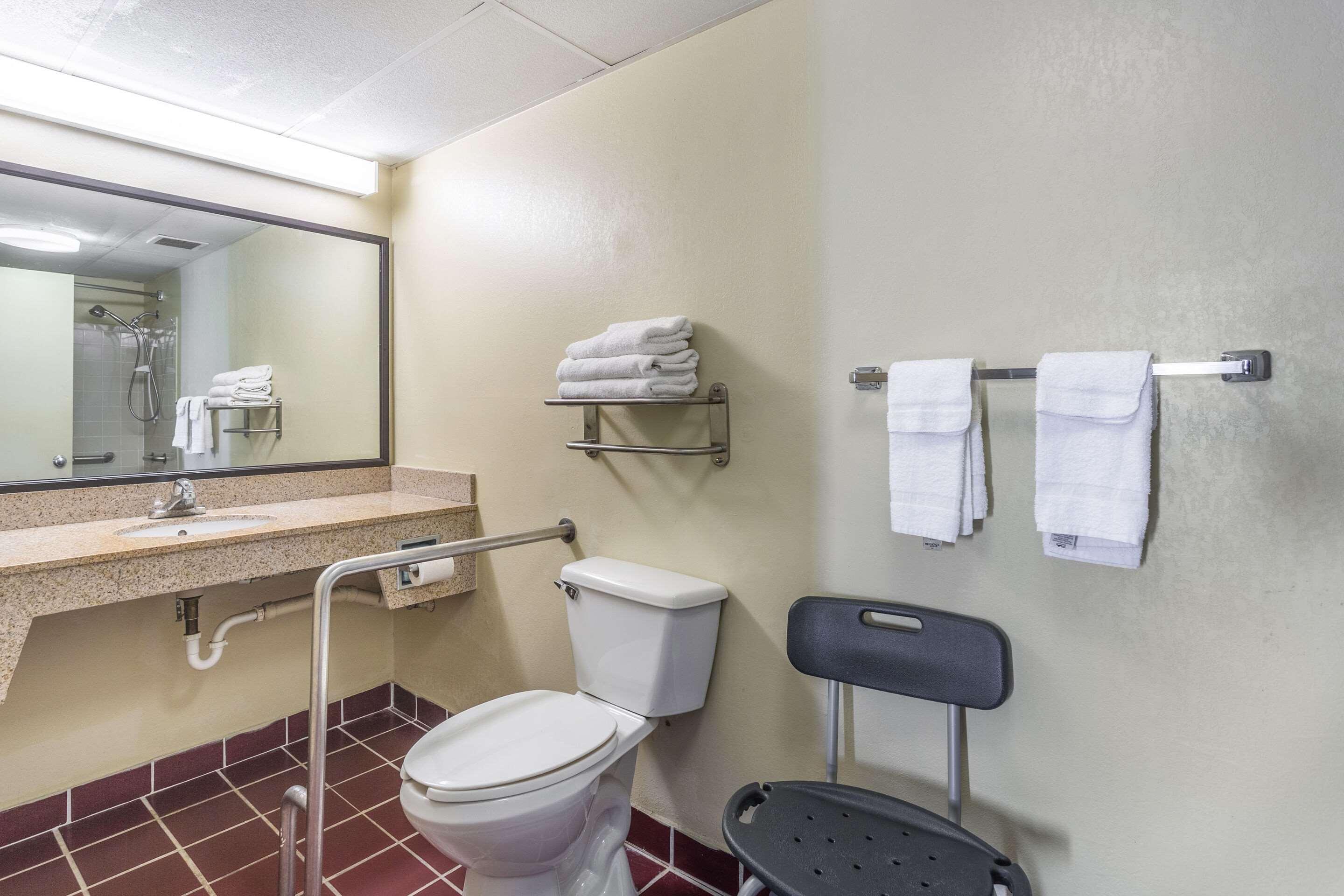 Econo Lodge&suites Motel