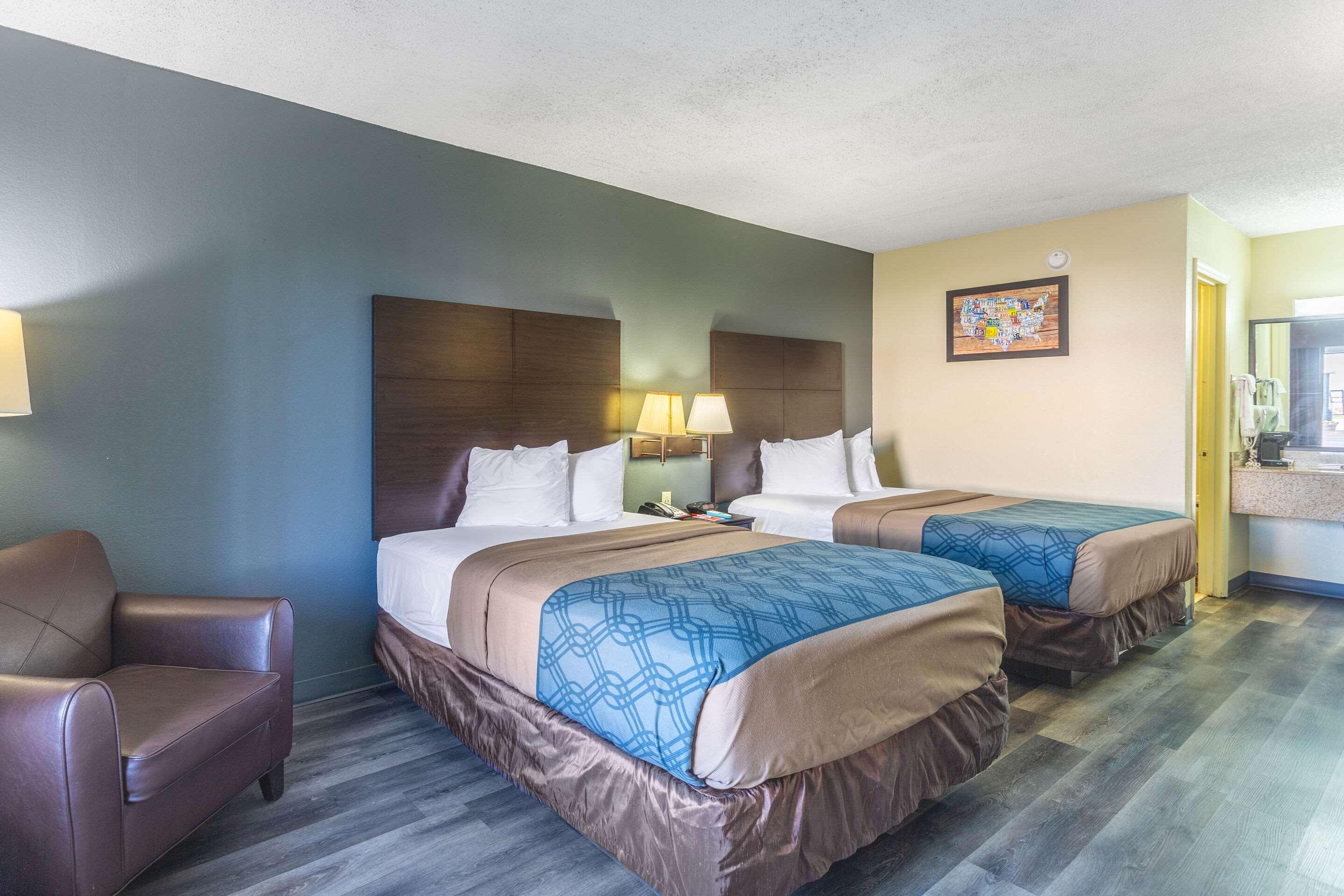 Econo Lodge&suites 3*