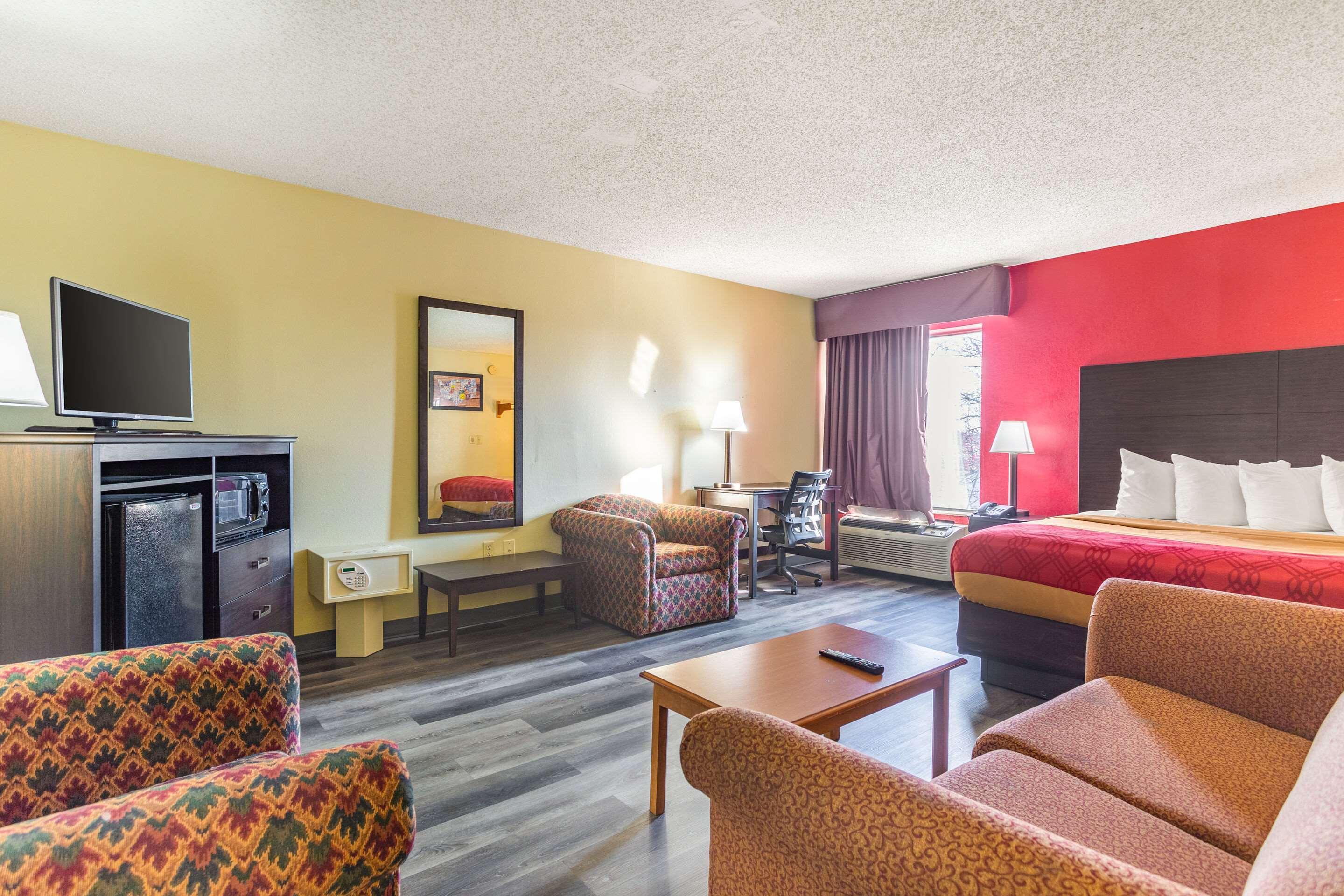 Econo Lodge&suites Motel 3*