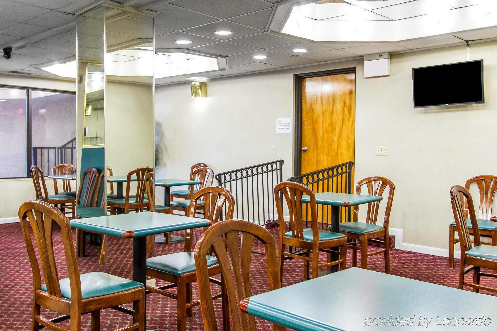 Econo Lodge&suites 3*