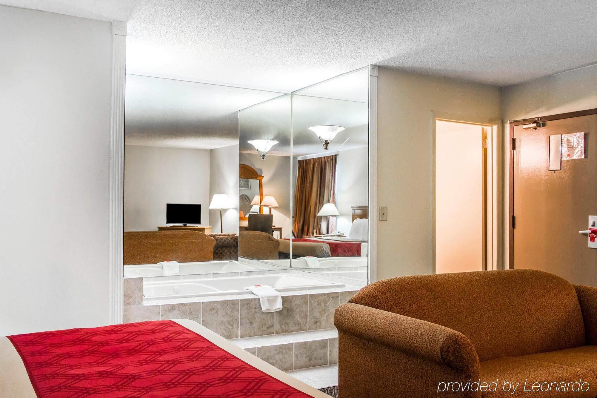 Econo Lodge&suites 3*