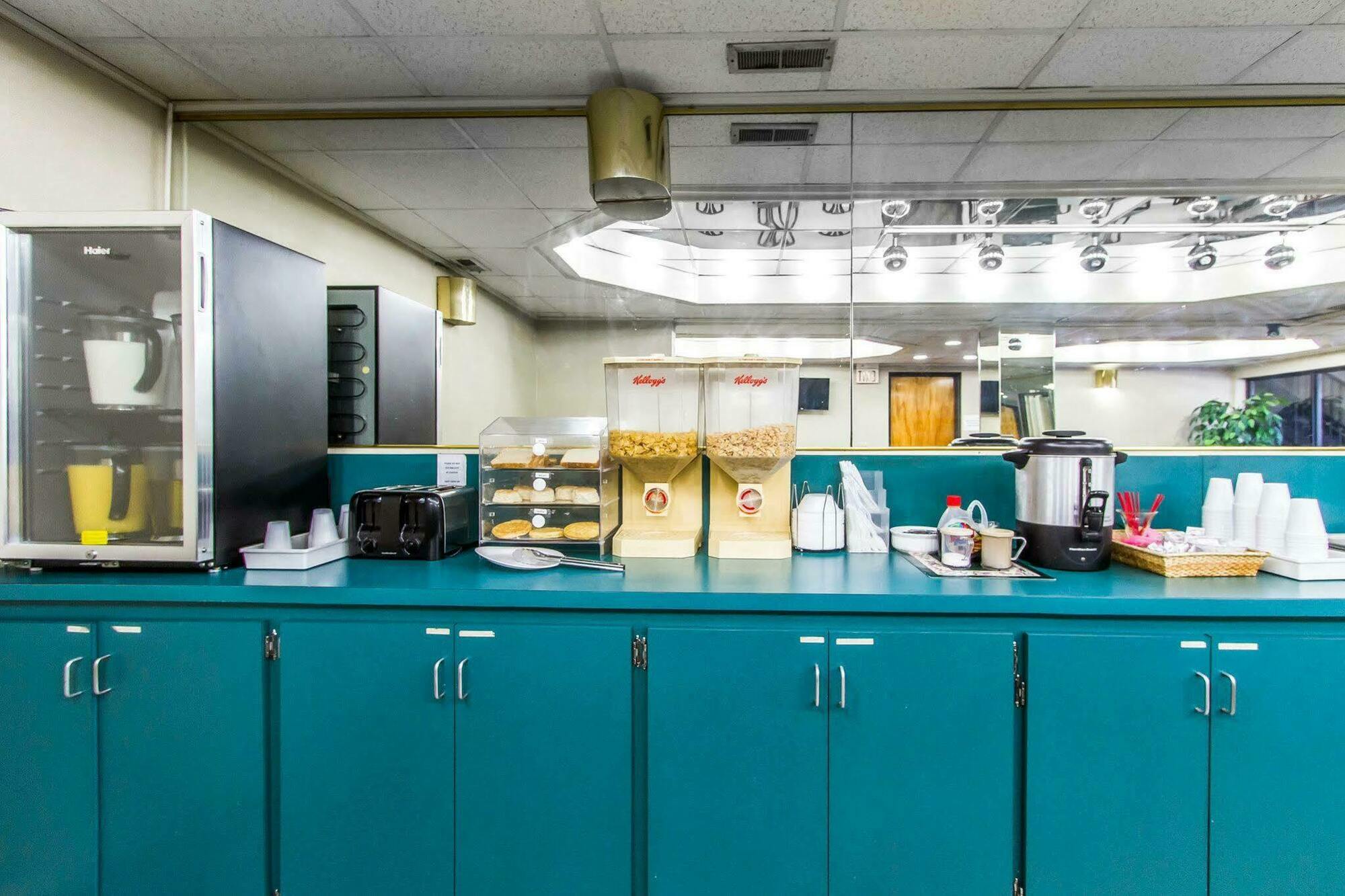 Motel Econo Lodge&suites 3*