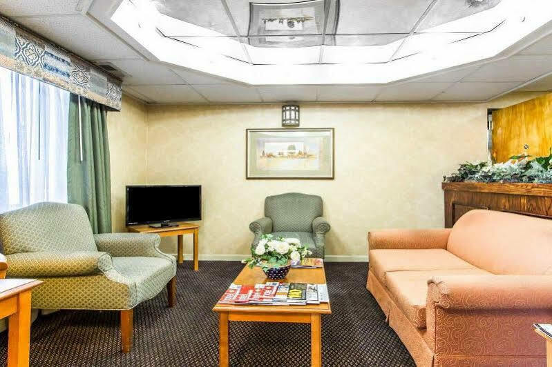 Motel Econo Lodge&suites 3*